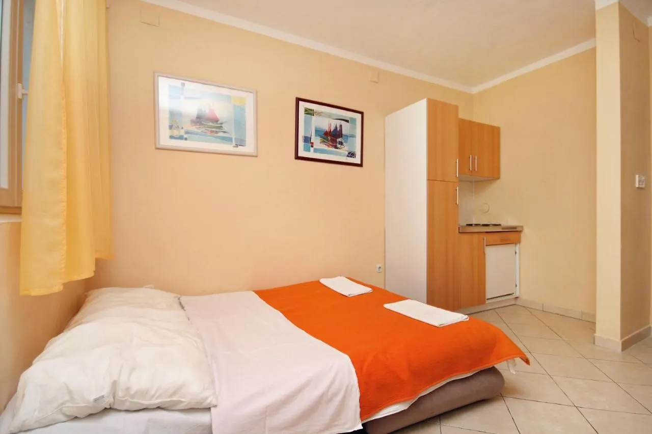 Studio Baska 5450B Guest House 0*, Baska (Krk) Croatia