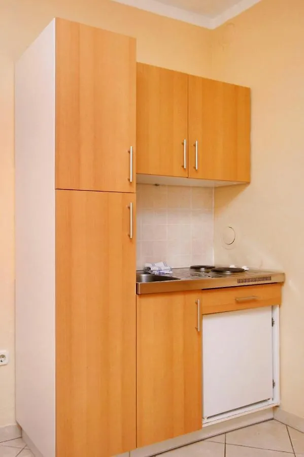 Studio Baska 5450B Guest House 0*, Baska (Krk)